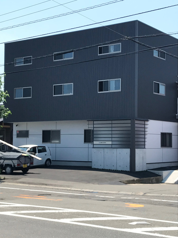 河上　建設